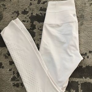 NEW NEVER WORN ATHLETA LEGGINGS IN WHITE!
